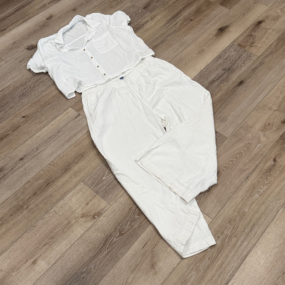 Old Navy Women's White Wide Leg Pants and top set